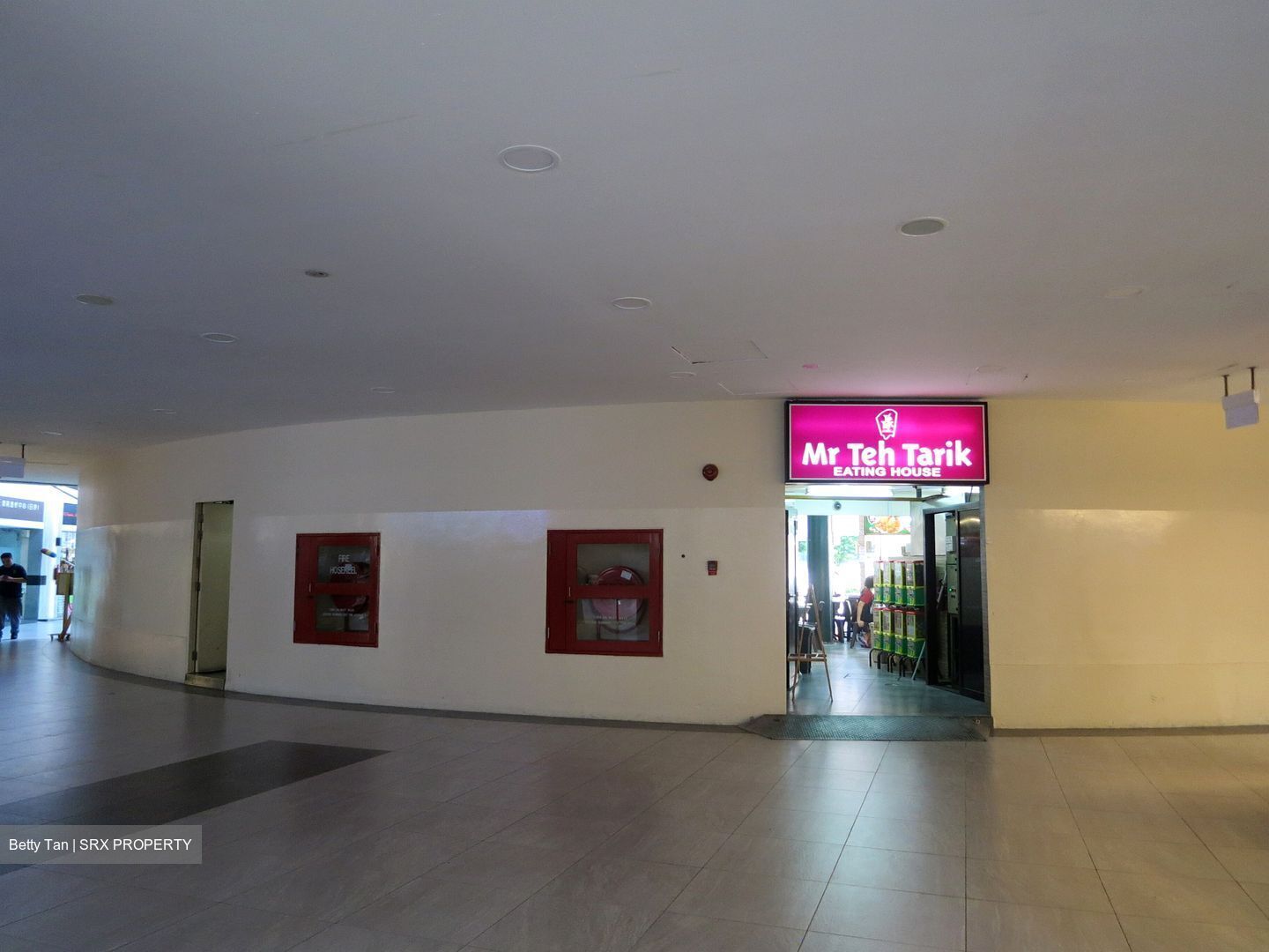 Elias Mall (D18), Retail #547591551